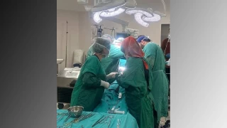 Aort damarı yırtılan genç 8 saatlik ameliyat geçirdi