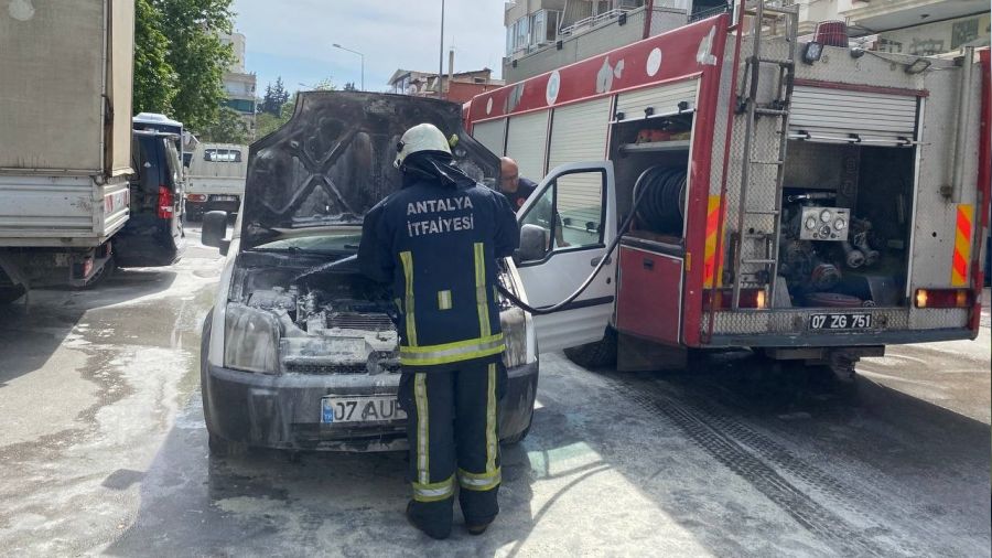 Arkada��ndan bir saatli�ine emanet ald��� ara� yand�