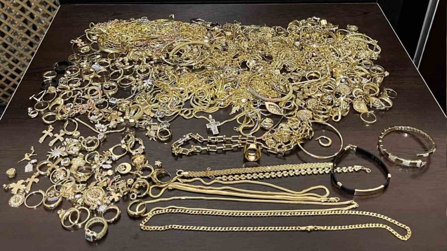 Artvin polisinden ka�ak alt�n operasyonu