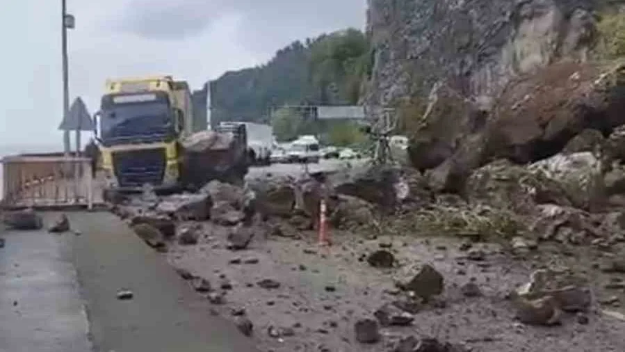 Artvin'de heyelan ucuz atlat�ld�