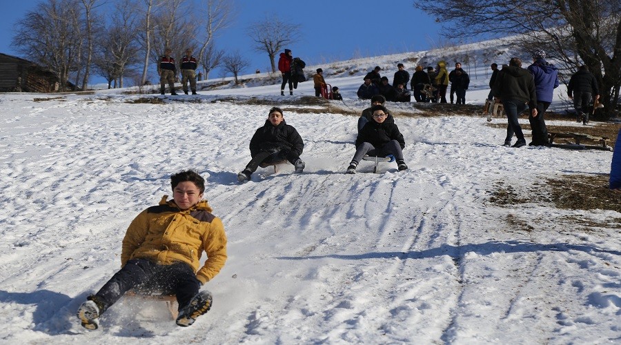 Artvin�de k�� i�te b�yle �enlik i�inde ge�iyor ?