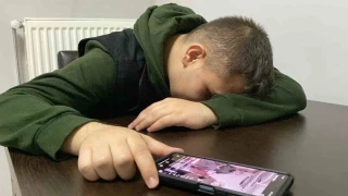 Ar sosyal medya kullanm uyku dzenini bozuyor