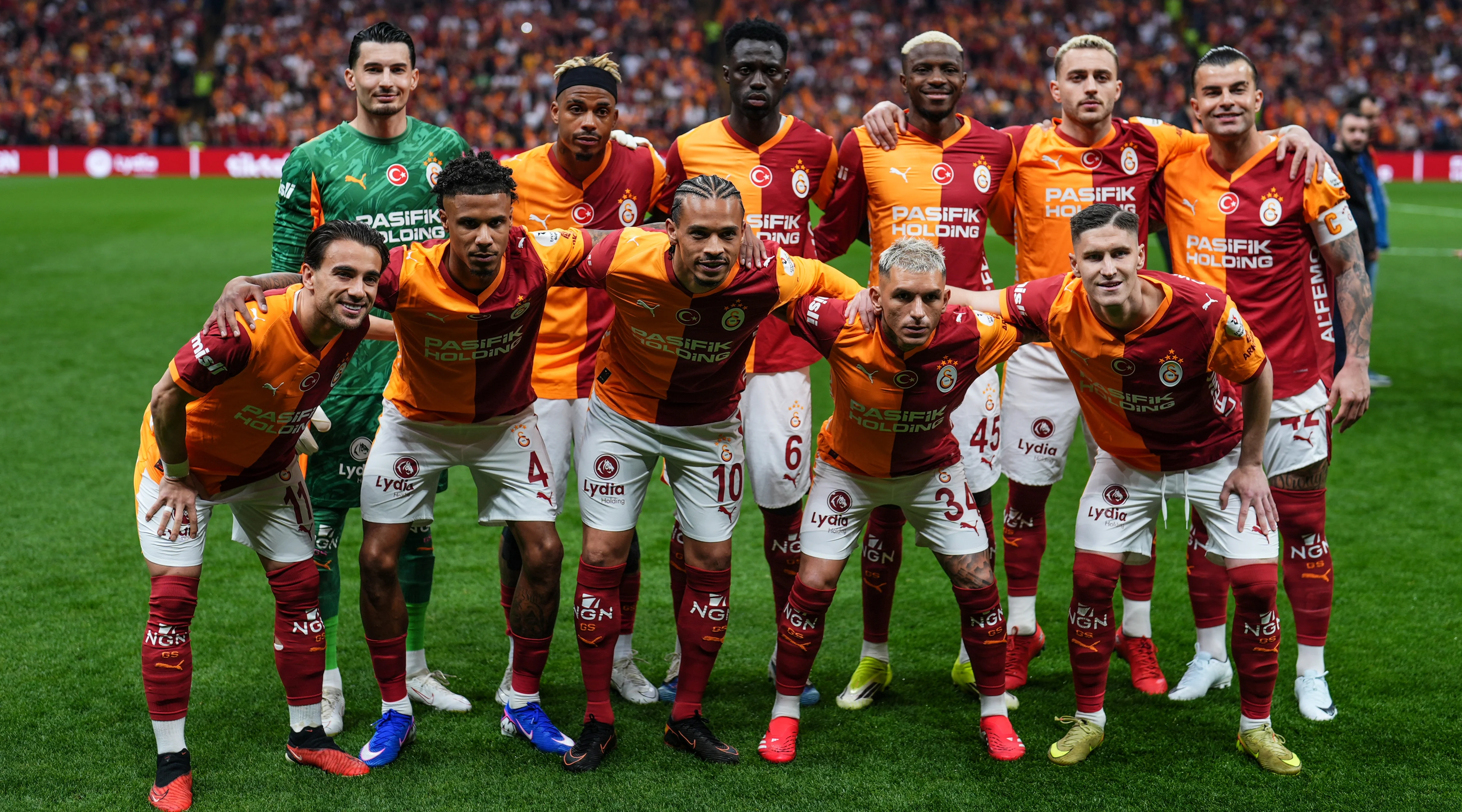  Aslan, her alanda Kanarya'ya fark at�yor! 