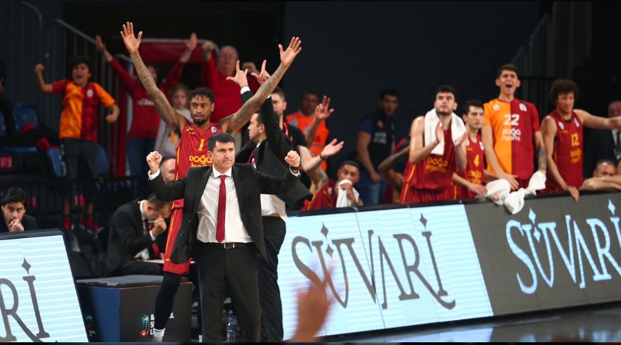 Aslan ikide iki peşinde