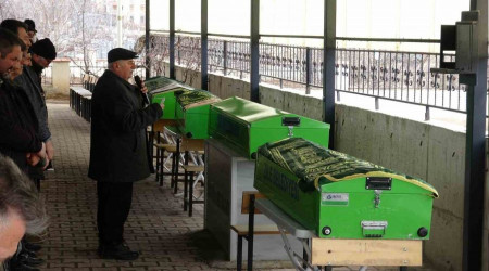 Astsubay ile öldürdüğü 4 kişinin cenazeleri Zile'de toprağa verildi