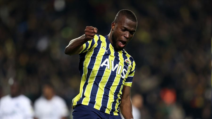 Attığı gollerle Fenerbahçe'yi zirvede tuttu