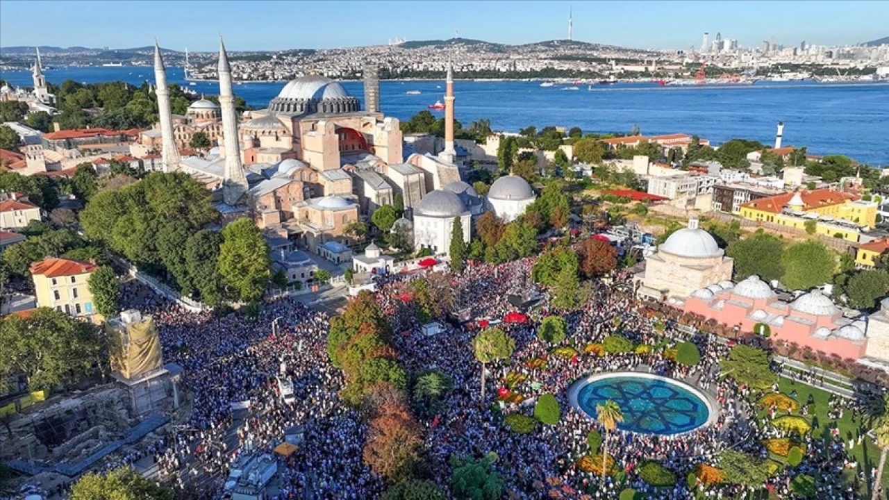 Ayasofya'da Filistin'e destek bulumas