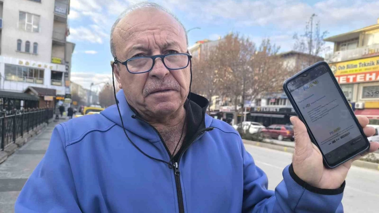 Aynı kişiye 3 kez 34 bin TL kaptırdı