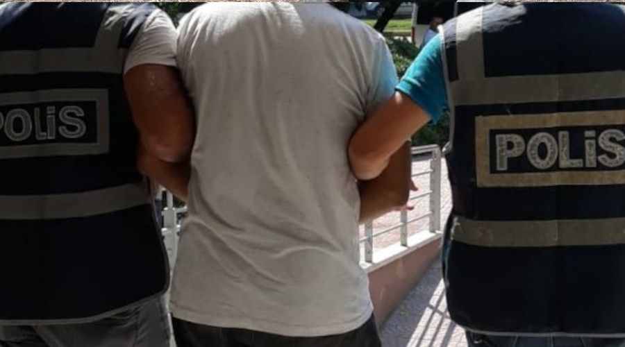 Babas�n� ve karde�ini av t�fe�iyle yaralay�p ka�t�