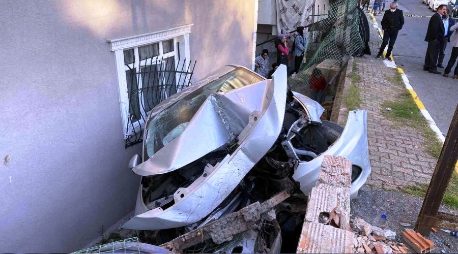 Babasının otomobilini kaçıran çocuk dehşet saçtı