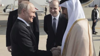 BAE'ye giden Putin'e füzelerle donatılmış 4 savaş uçağı eşlik etti