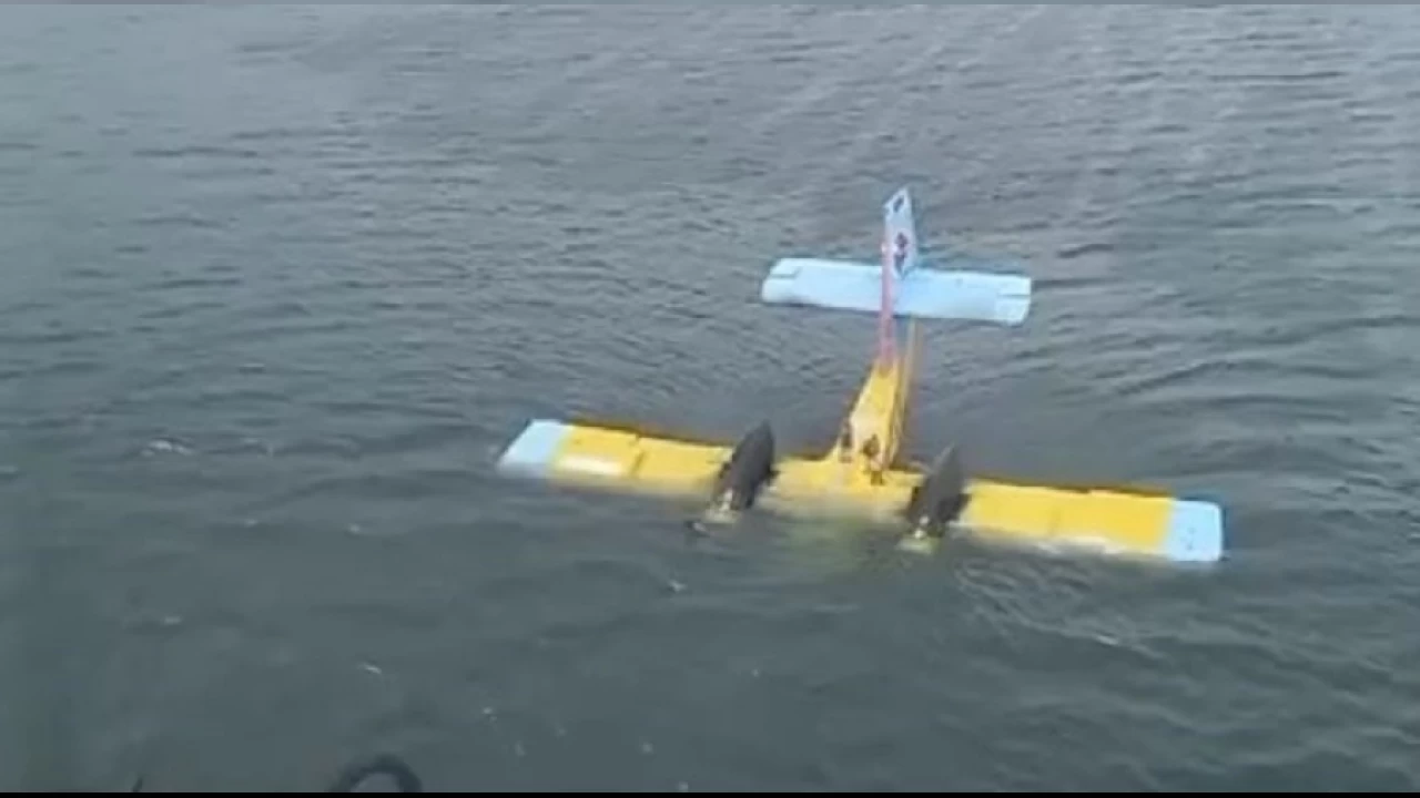 Bafa G�l�'ne sert ini� yapan u�aktaki ikisi pilot �� personel sa� olarak kurtar�ld�