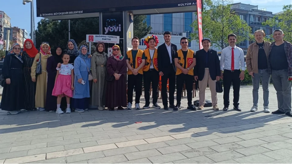 Bağcılar Meydanı’nda duygusal Anneler Günü