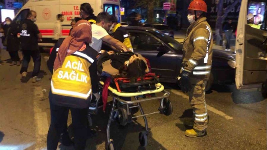 Ba�dat Caddesi'nde feci kaza