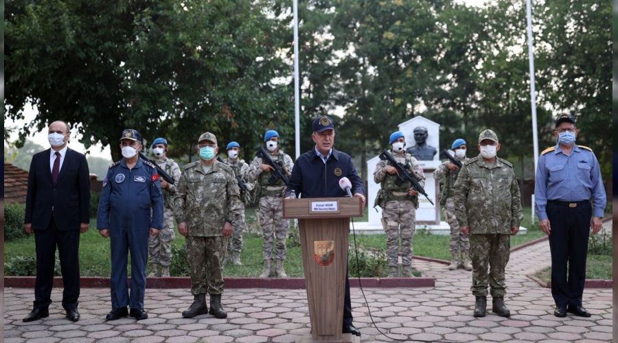 Bakan Akar ve komutanlar Yunanistan sınırında