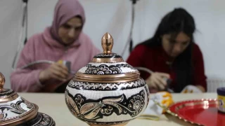 Bakır, kadınların elinde sanata dönüşüyor