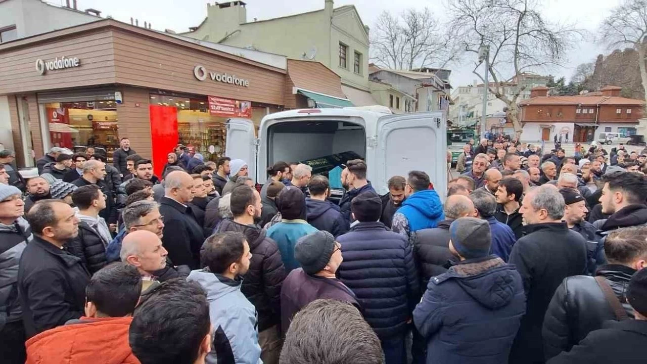 Bakırköy'deki kazada hayatını kaybeden 4 kişi son yolculuğuna uğurlandı