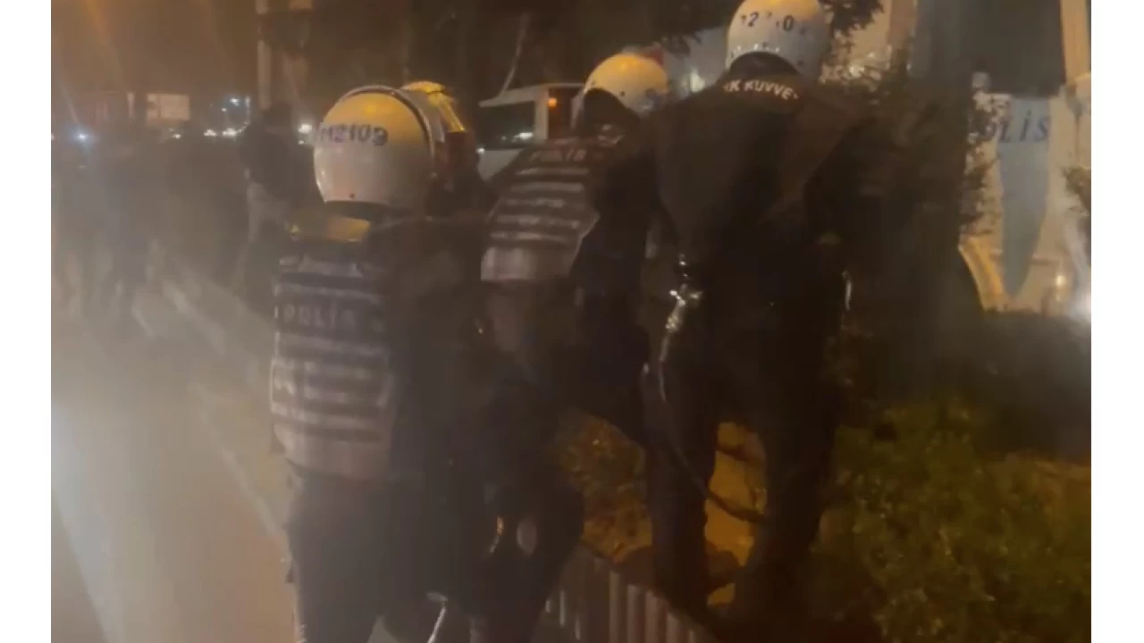 Başkentte izinsiz gösteriye müdahale eden 3 polis yaralandı