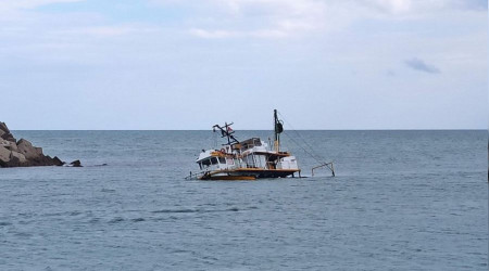 Batan tekne 2 gündür kurtarılmayı bekliyor