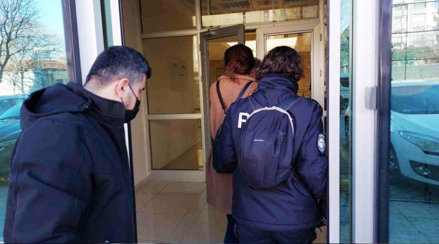 Bavulundan 5 tabanca çıkan kadın serbest bırakıldı