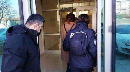 Bavulundan 5 tabanca çıkan kadın serbest bırakıldı