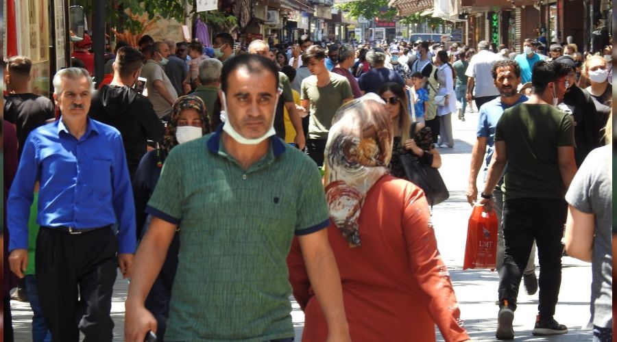 Bayram bitti, maskeler unutuldu