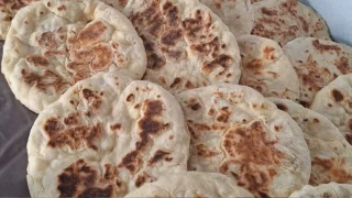 Bazlama pişirme geleneği kısmen devam ediyor