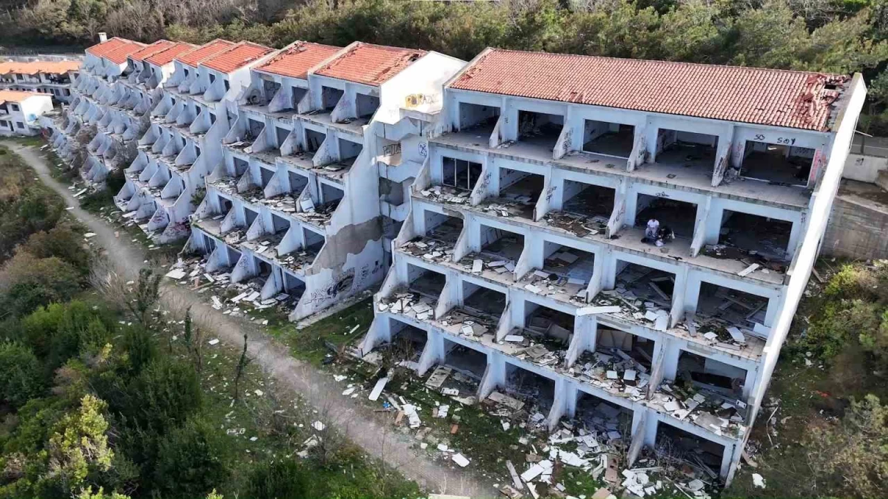Beykoz'da milyon dolarlık otel tinercilere ev sahipliği yapıyor