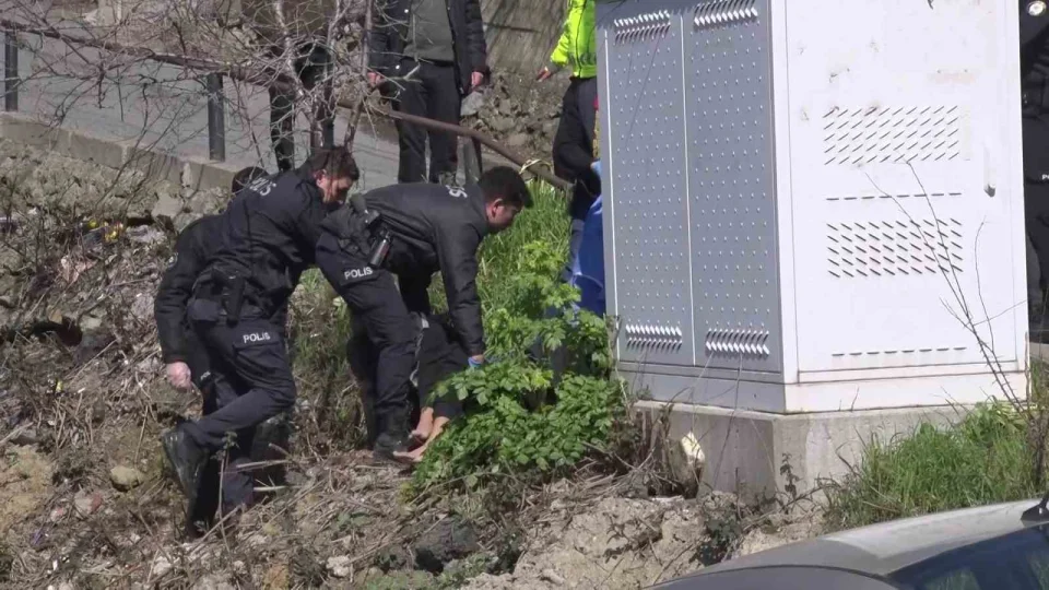 Beykoz'da motosiklet elektrik dire�ine �arpt�: 1 �l�