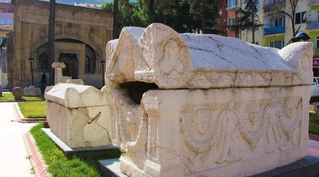 Bin 700 yıllık 'lanetli' lahit