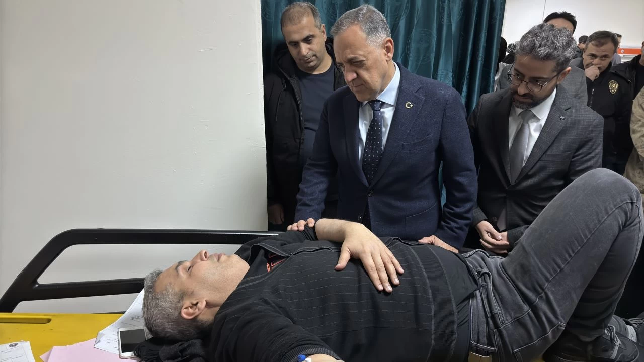 Bingöl'de yolcu otobüsü devrildi: 2 ölü, 17 yaralı