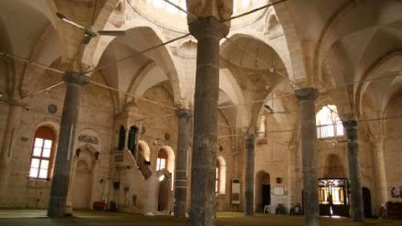 Binlerce yıllık hikayesiyle Fırfırlı Camii