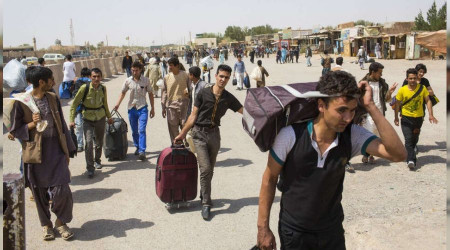 BM: Afganistan'da ülkeyi terk edenlerde artış var