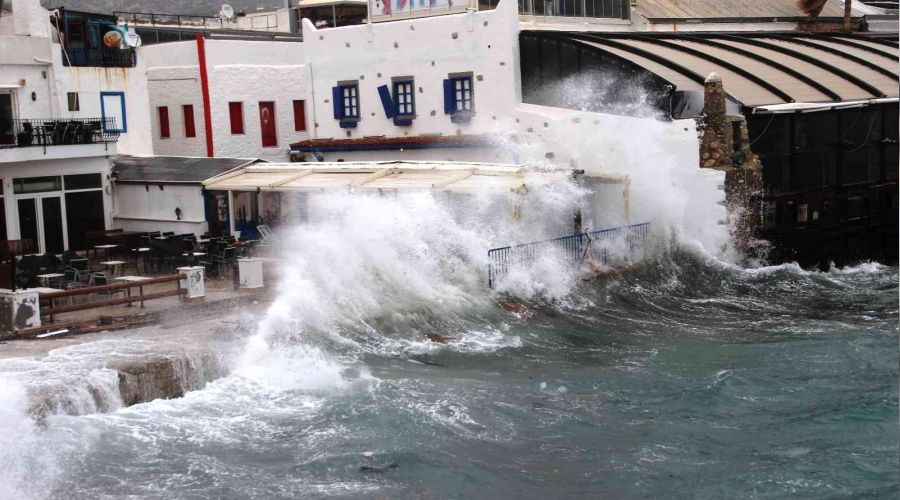 Bodrum'da f�rt�nan�n h�z� 80 kilometre