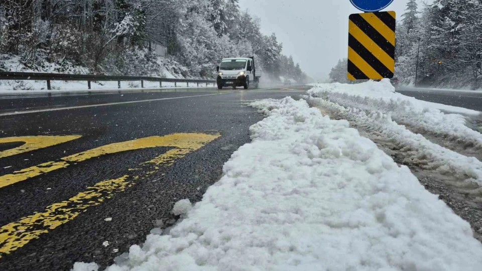 Bolu Da��'nda s�r�c�lere kar s�rprizi