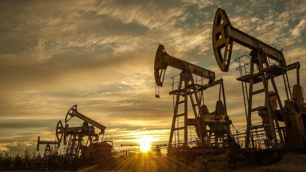 Brent petrolün varil fiyatı 81.32 dolar