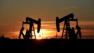 Brent petrol�n varil fiyat� 95 dolar�n alt�na geriledi