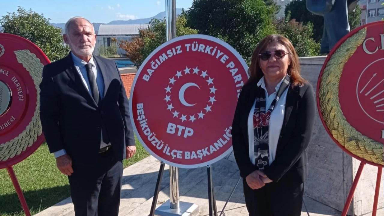 BTP Beşikdüzü teşkilatı Atatürk anıtına çelenk bıraktı