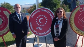 BTP Beşikdüzü teşkilatı Atatürk anıtına çelenk bıraktı