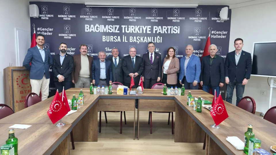 BTP Bursa �l Ba�kanl���, Atat�rk�� D���nce Derne�i heyetini a��rlad�