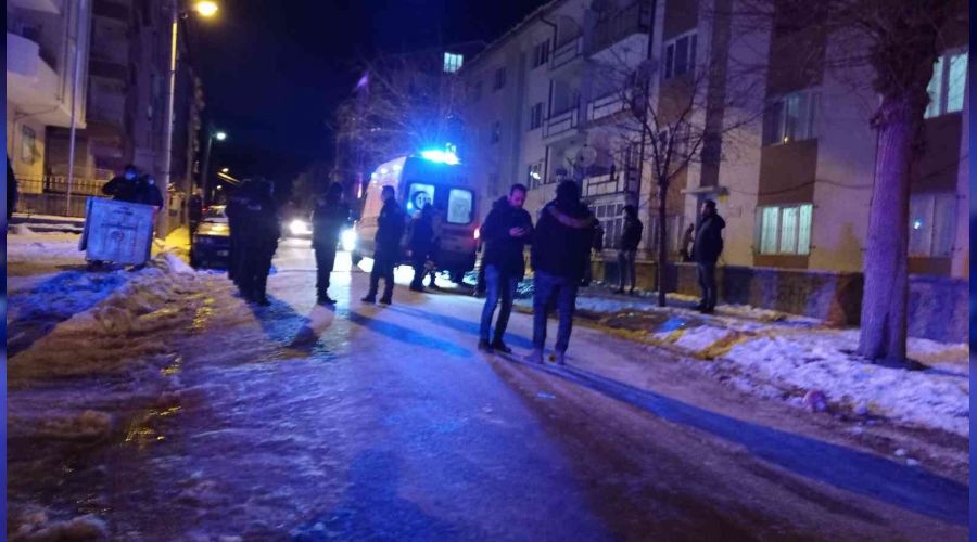 Bu nas�l arkada�l�k! 3 ki�i b��akla yaraland�