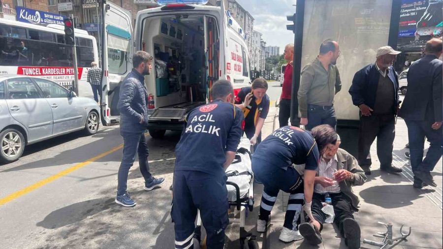 Bu sefer yaya halk otobüsüne çarptı