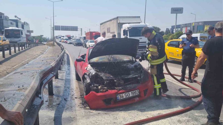 Bug�n ald��� otomobili alev alev yand�