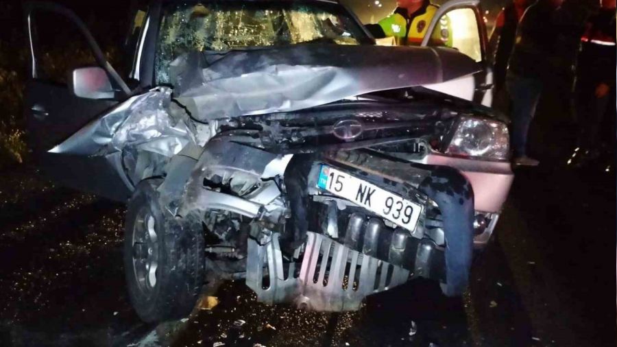 Buharkent'te 4 aracın karıştığı feci kaza: 2 ölü, 1 yaralı