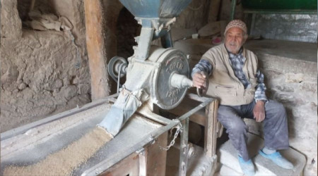 Bulgurlarının lezzeti bu taş değirmenden geliyor