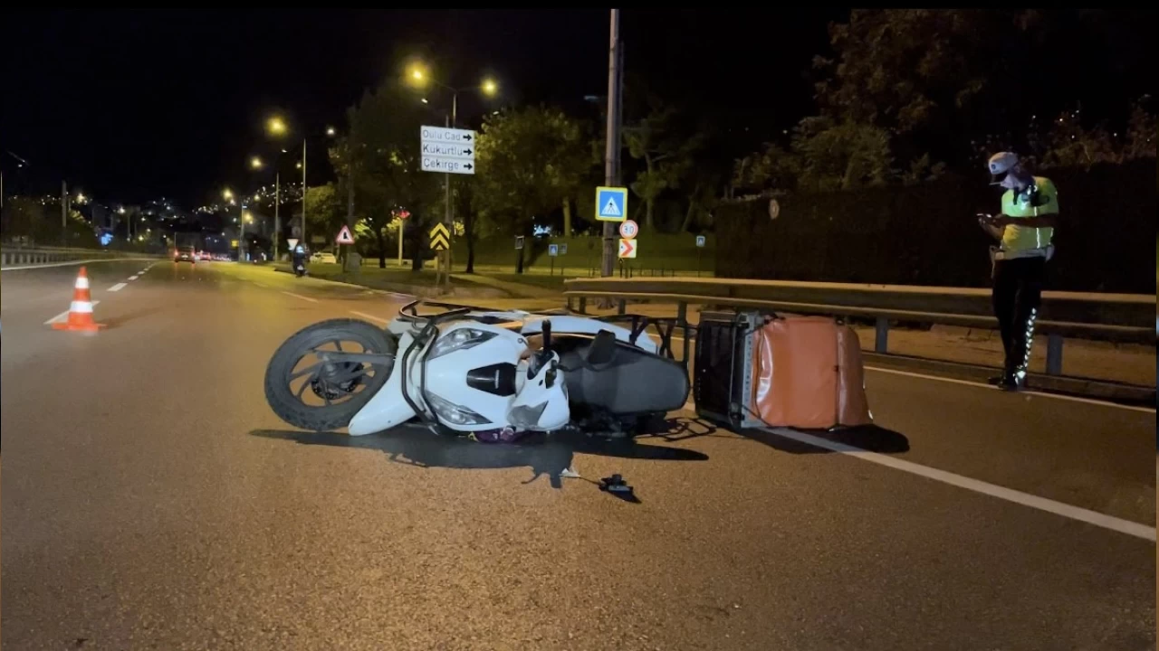 Bursa'da kontrolden çıkan motokurye bariyerlere girdi: 1 ölü