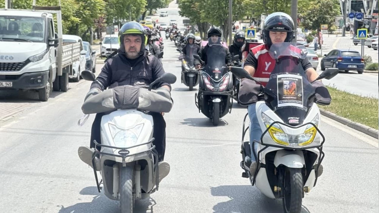 Bursa'da motosikletli kuryeler Ata Emre iin konvoy dzenledi