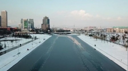 Bursa'da Nilfer ay buz tuttu