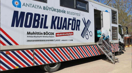 Büyükşehirin mobil kuaför tırı yaylalarda