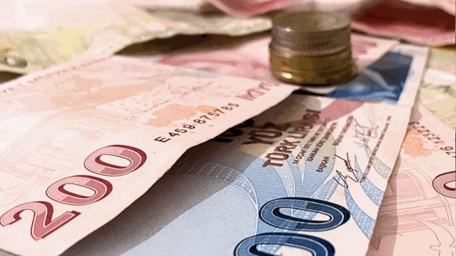 Çalışmayan emeklilere 5 bin TL ikramiye öngören madde kabul edildi